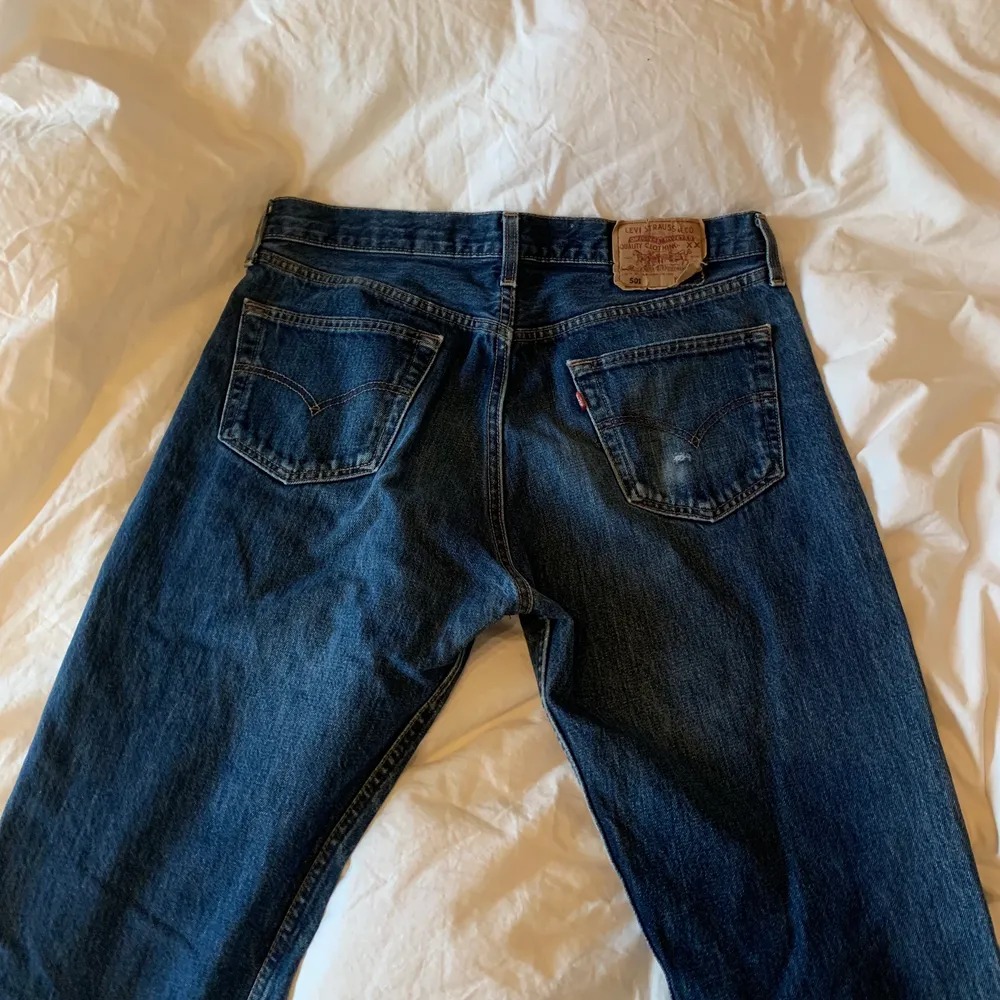 Skit snygga lågmidjade byxor från Humana❤️ det står strider är W 36 men tror dom är insydda eftersom dom känns mindre🥰. Jeans & Byxor.
