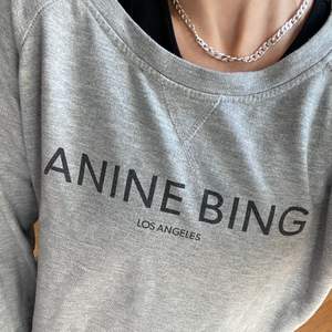 Anine bing tröja i bomull/polyester. Bra skick då den inte kommit till användning särskilt mycket. Storlek Medium