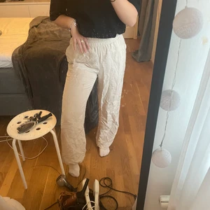 Linnebyxor - De populära linnebyxorna från HM. Aning skrynkliga men går att stryka