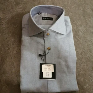 Skjorta  - Helt ny 