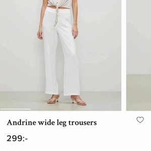 Kostymbyxor bikbok - Vita kostymbyxor från bikbok i storlek 36. Aldrig använda prislappen finns kvar. Köpta för 299kr säljer för 150kr + frakt 66kr spårbart