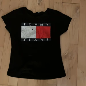 T shirt märkes - Rätt sliten vid märket på tröjan, annars inga konstigheter, strl xs