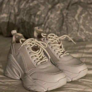 Chunky sneakers (Nelly) - Ett par snygga chunky sneakers från Nelly som bara kommit till användning en gång.