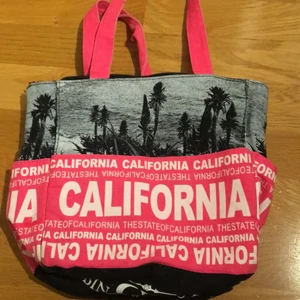 Cute valinformation väska - Aldrig använd väska💖 frakt 45kr