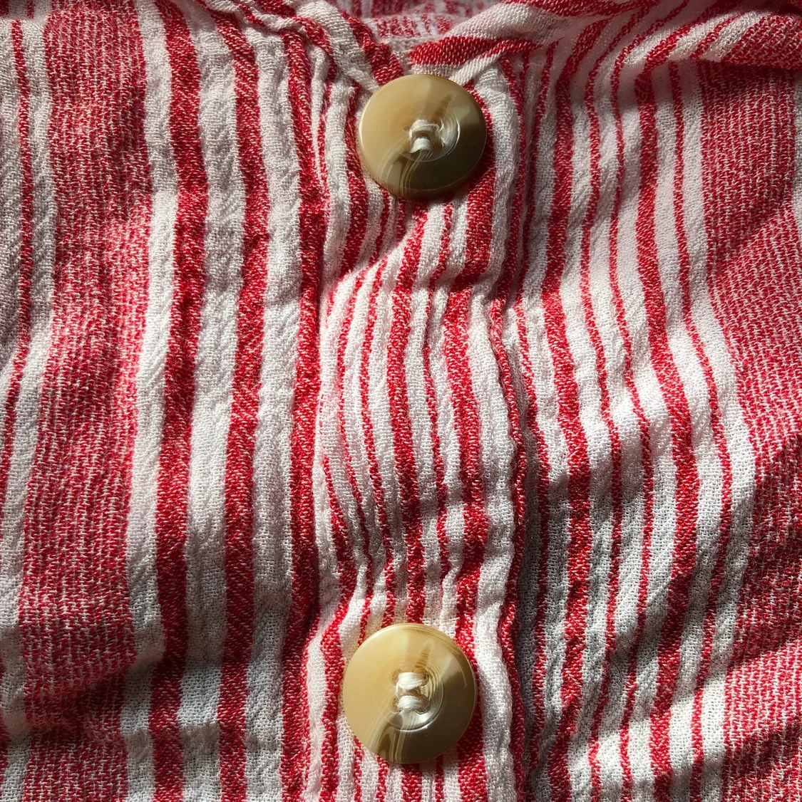 Randig croptop med knappar - 91