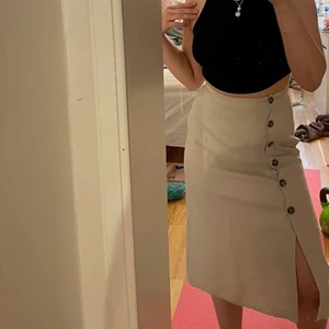 Slutsåld kjol från gina - Super snygg kjol som är helt slutsåld.