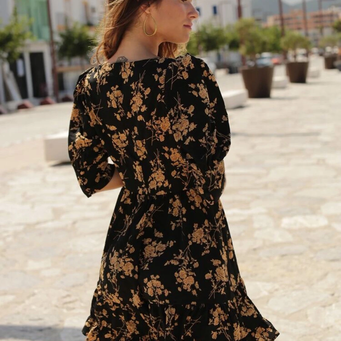 Blommig klänning med puffärmar  - 91