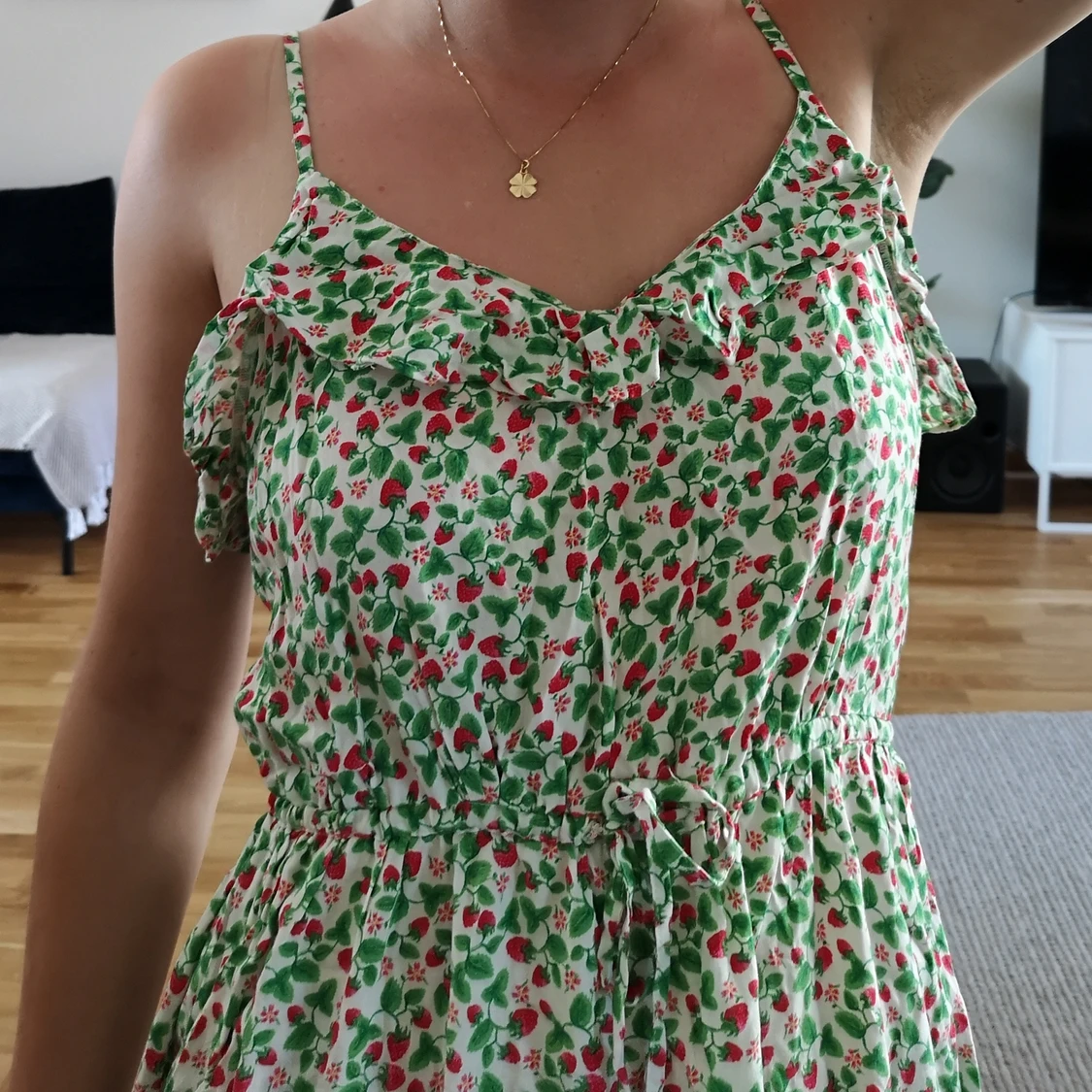 Blommig klänning från H&M i storlek 40 - 90