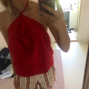Halterneck topp  - Topp köpt second hand, siden material 