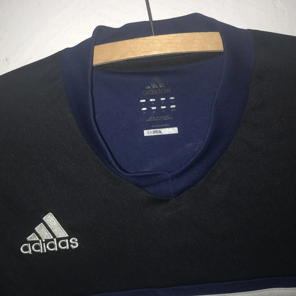 Vintage addidas T-shirt . T-shirts.