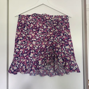 Kjol - Jättefin kjol i fina sommarfärger