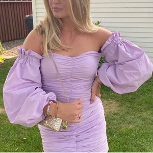 Lila sommar klänning  - Publicerar den igen eftersom förra köparen drog sig ur!💜 pris gör att diskutera!                                                                   SUPER fin klänning från ginatricot! Änvänd en gång!💗 