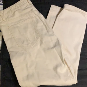 Tiger of Sweden jeans - Helt nya Tiger of Sweden jeans straight modell i ”vaniljfärg” Nypris 1200:-               