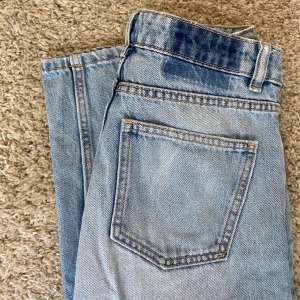 Mom jeans  - Strl xs, köpare står för frakt
