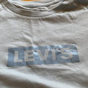 Levis t-shirt babyblå, storlek XXS - Ljus blå t-shirt, köpt för ett halv år sen och användt några få gånger.