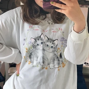 Collage tröja - Säljer denna söta collage tröja från Cider