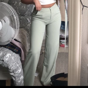 kostymbyxor  - från nelly, superfina o bra skick, köparen står för frakten o kan även mötas i malmö