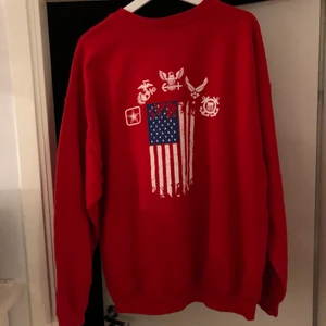 Vintage tröja  - Vintage Tröja i  storlek XL. Hör av dig om du har några frågor eller vill ha bilder/mått på plagget ✌🏼