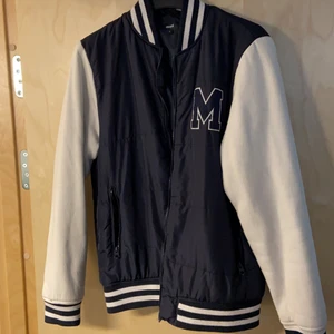 College varsity jacket  - Väldigt fin jacka i vintage, storlek L men passar även M, 