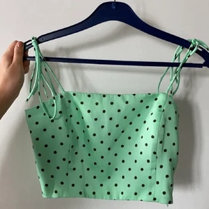 Zara linne - Superfint linne från zara i storlek M men passar snarare XS-S💚 skicket är som nytt, köp direkt för 200 inklusive frakt💚