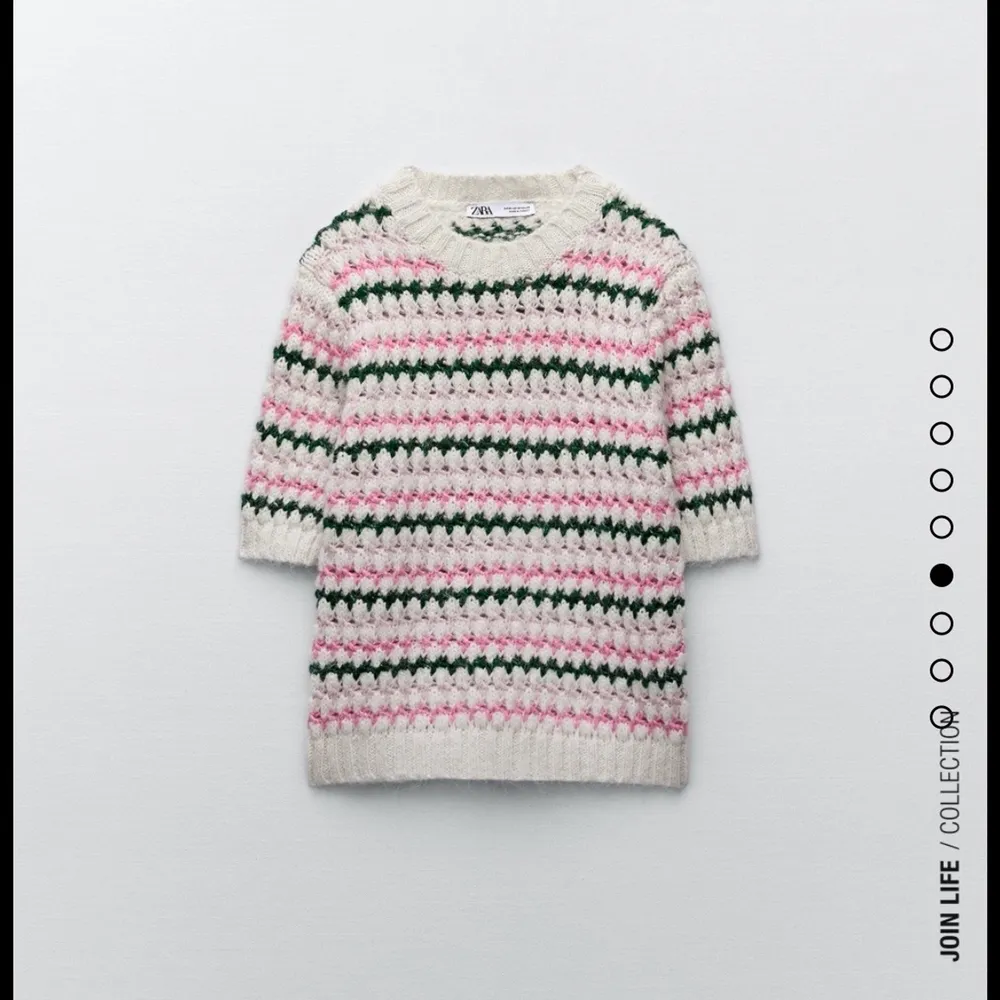 Jätte fin randig stickad tröja från Zara, säljer på grund av att den inte kommer till användning. Bara använd 2 gånger💕 original pris 349kr. Frakt kostar 66kr men kan ochså mötas upp i Stockholm💕💕 pris kan diskuteras.. Tröjor & Koftor.