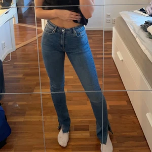 Jeans med slit  - Från zara som jag gillar men har två stycken 