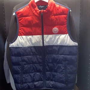 Jack & Jones väst  - Väst strl M passar S oxå 