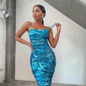 Blå kläning  - Jätte fin blå kläning, helt ny, aldrig använt. 