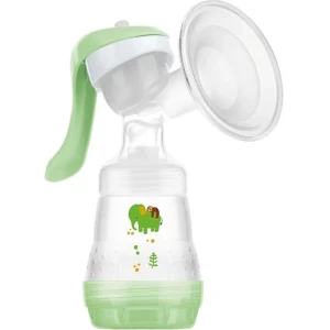 Bröstpump - MAM Manual Breast Pump:        Pumpa direkt i flaska & sedan skruva av pump-munstycket för att sedan skruva på Napp-munstycket. KLAR för bebis att dricka. ALLT INGÅR. Alla delar av pumpen kan steriliseras. Även lock till pump munstycket ingår. (Oanvänt)  Tratten, som är utformad att passa alla bröststorlekar, är ergonomisk och har ett mjukt, avtagbart silikonskydd för mesta möjliga komfort.     En liten och nätt bröstpump och därmed enkel att använda Inköpt: 499:-