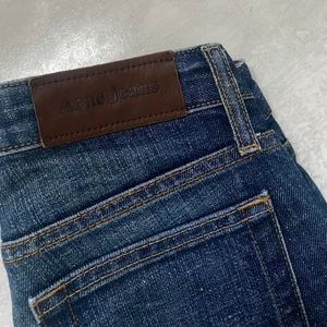 Mörkblåa acnejens  - Säljer super snygga acnejeans från mitt UF-företag- modern Vintage UF 💕💕