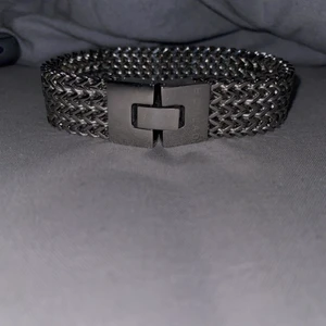 Armband  - En super fint armband från Edblad! 🤍🤍Armbandet är/gjort av blankpolerat rostfritt stål och är nickelsäkert. (18 cm långt). Aldrig använt!! Nypriset är 499kr