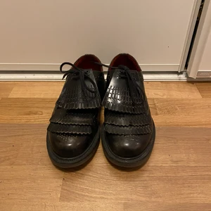Dr Martens storlek 37 - Sparsamt använda Dr Martens Elisabeth loafers. 