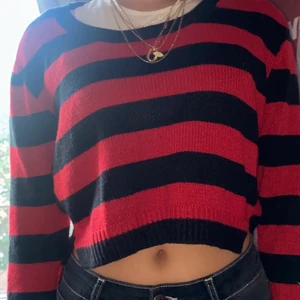 randig tröja - randig tröja från hm som jag har köpt här på plick. säljer då den tyvärr inte kommer till användning. riktigt bra skick :) pris kan diskuteras