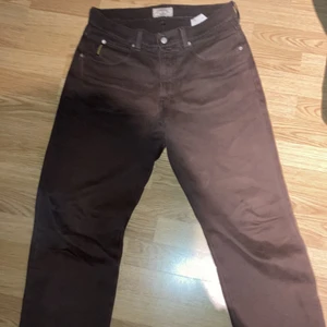 Armani Chinos  - Mycket bra skick, ganska lös passform 