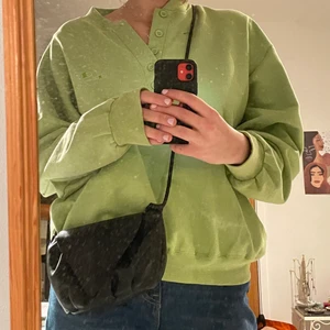 Väska - Söt väska som rymmer mer än man tror. Fint skick. 