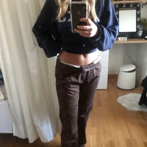 sweet sktbs chinos - Chinos från sweet sktbs. Känns precis som dickies chinos. Fett coola att vika ner men lite för stora för mig. Jag är 170cm🥰