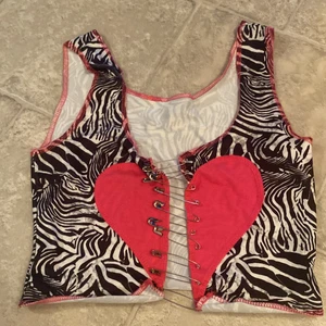 crop top - fin tröja från shein! bra skick men ser igenom i mitten! stretchig och aldrig använd!