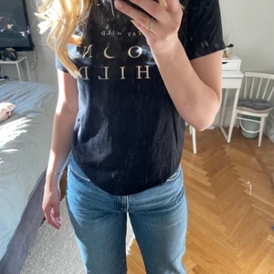 GINA T-SHIRT SVART - T-shirt från GinaTricot med tryck🖤 Mycket bra skick!