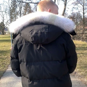 Canasta goose wundham limited vit päls  - Bra skick inte mycket använd haft den i tre månader. Inga fel alls på jackan 
