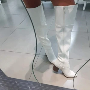 Stövlar - Helt nyköpta, storlek 37. Säljs för 250kr☺️  (klänningen på sista bilden säljs också vid intresse, helt ny strl S)💞