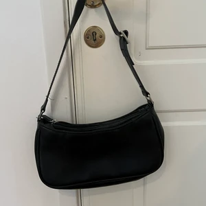 Handväska - Snygg handväska från monki🤍🤍