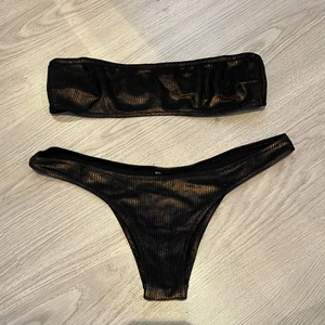 BRONZE BIKINI - En bikini från Topshop i brons metalic liknande färg, användes endast några dagar på en semester✨ 
