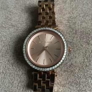 Michael Kors klocka - Använd ett par gånger. Priset kan diskuteras. Äkta Michael Kors klocka