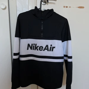 Nike sett - Ett nikesett i väldigt fint skick, knappt använd. I storlek 147- 158. 