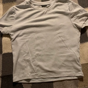 T- shirt från Gina  - Använd 7 ggr bra skick