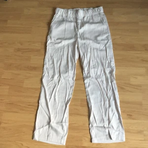 satin byxor - coola satin byxor i storlek S/M, köparen står för frakt💚