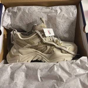 Fila electrove 2  - Säljer dessa fila skor pga för stora, aldrig använda bara testade. Strl 36 