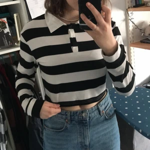 Randig mag tröja  - Randig tröja från shein , magtröja , passar bra att ha under t-shirts. 