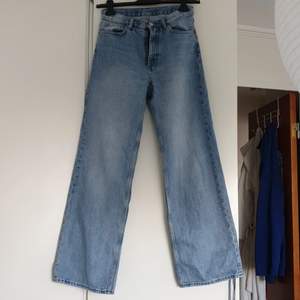 Monki jeans i modellen Yoko, storlek 27. Säljes för 250kr inklusive frakt!