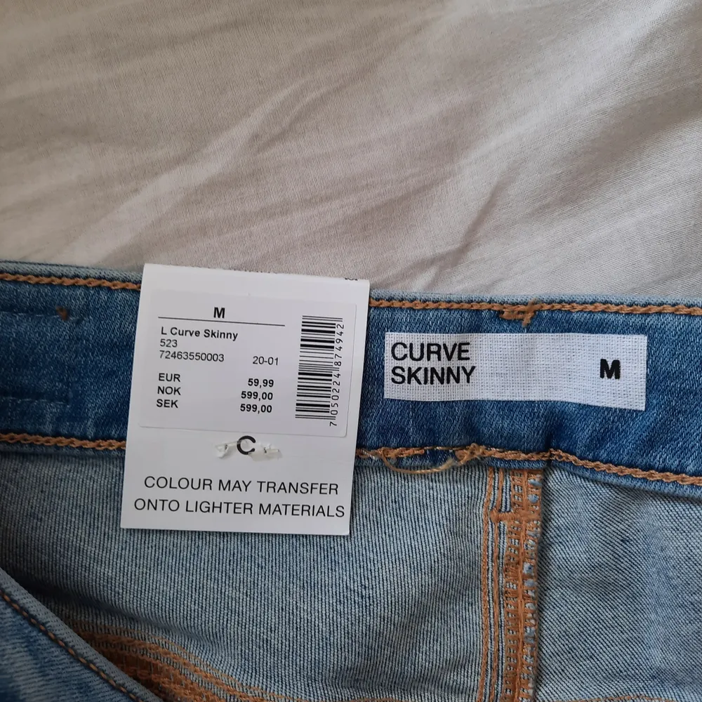 Helt nya jeans från cubus med lappar kvar. Jag är 173/174 cm lång.. Jeans & Byxor.
